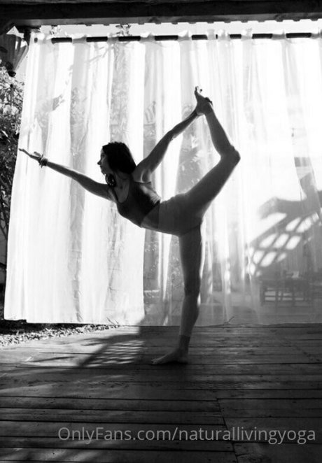 Nøgent lækket OnlyFans-billede af Naturallivingyoga