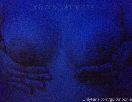 Naken lekkede OnlyFans-bilde av Goldmoonie