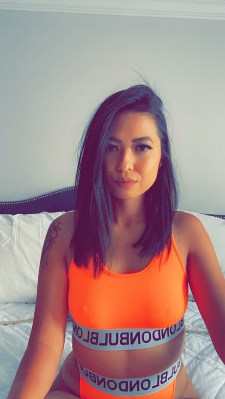 Naken lekkede OnlyFans-bilde av Randomsuburbanite Rose