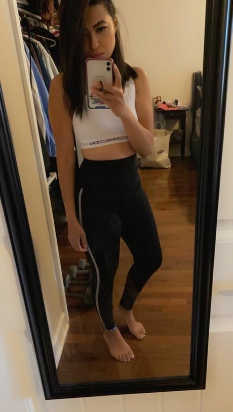 Naakte gelekte OnlyFans-foto van Randomsuburbanite Rose