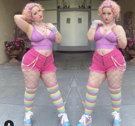 Naken läckt OnlyFans-bild av Cokebottlethunderthighs
