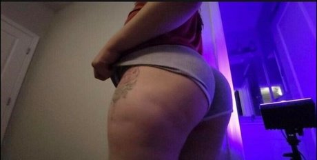 Naken lekkede OnlyFans-bilde av Mixhelleeg
