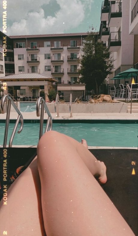 Naakte gelekte OnlyFans-foto van Stephanie Oustalet