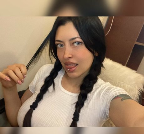 Alaston vuotanut OnlyFans-kuva Lucyboom