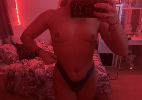 Nahá fotka uniklých OnlyFans od Chloe James