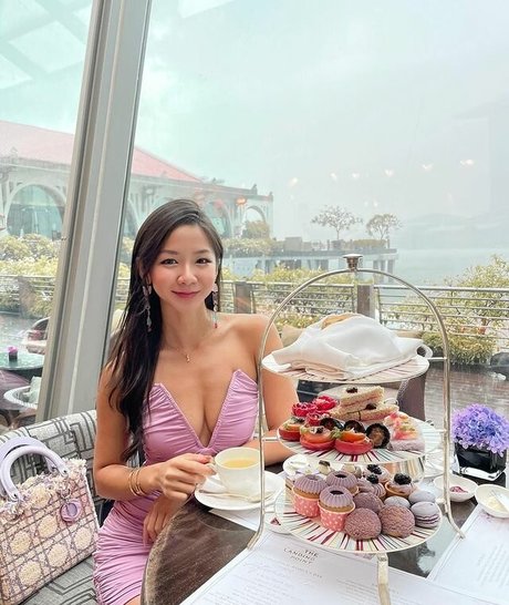Naken läckt OnlyFans-bild av Novita Lam