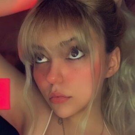 Nøgent lækket OnlyFans-billede af Chewy Waifu