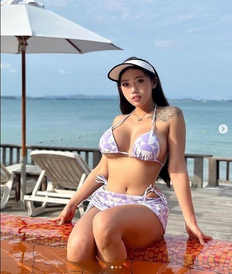 Naken läckt OnlyFans-bild av Stella Xu