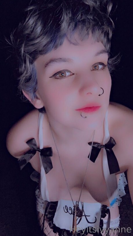Naken läckt OnlyFans-bild av Heyitsivyanne