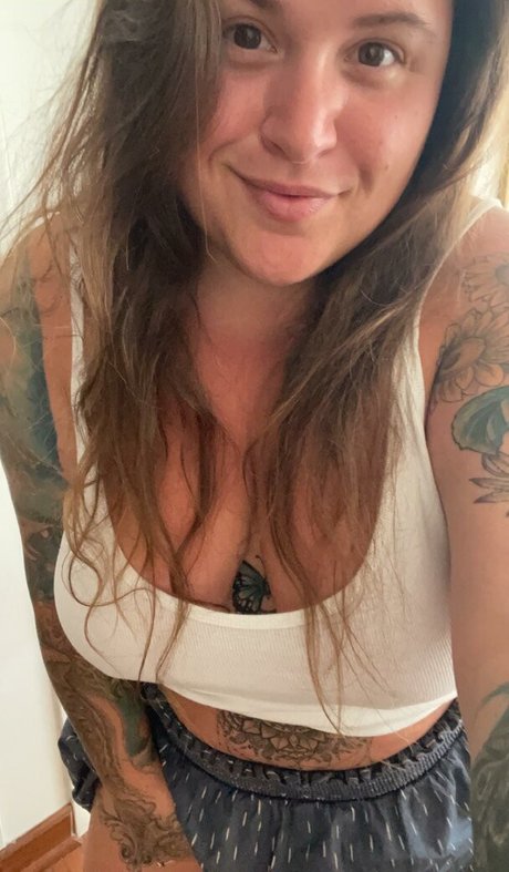 Alasti lekkinud OnlyFans-i pilt Handfulheather