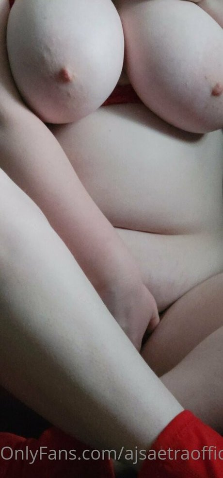 Naken läckt OnlyFans-bild av Ajsaetraofficial