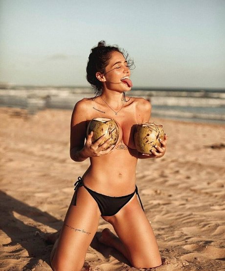 Nahá fotka uniklých OnlyFans od Thaylise Pivato