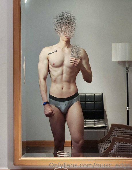 Naken lekkede OnlyFans-bilde av Muscedge