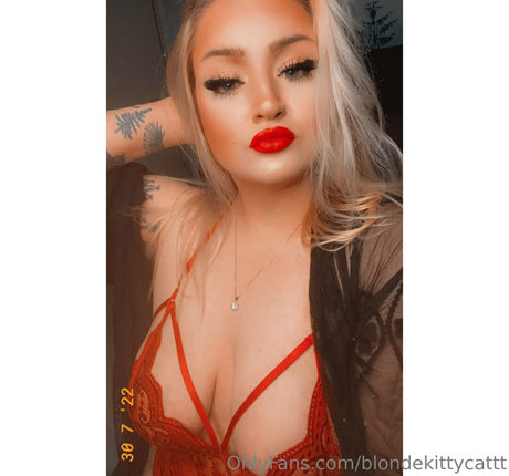 Blondekittycattt