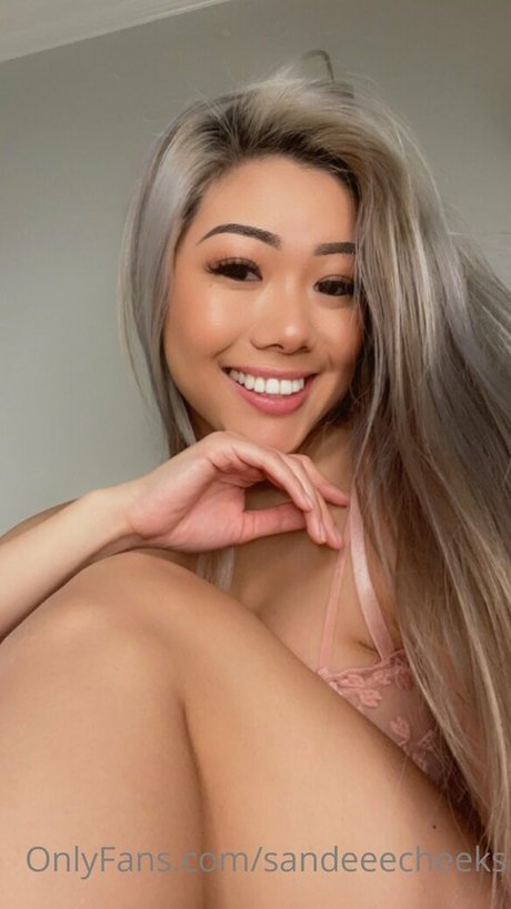 Naken lekkede OnlyFans-bilde av Sandeeecheeks