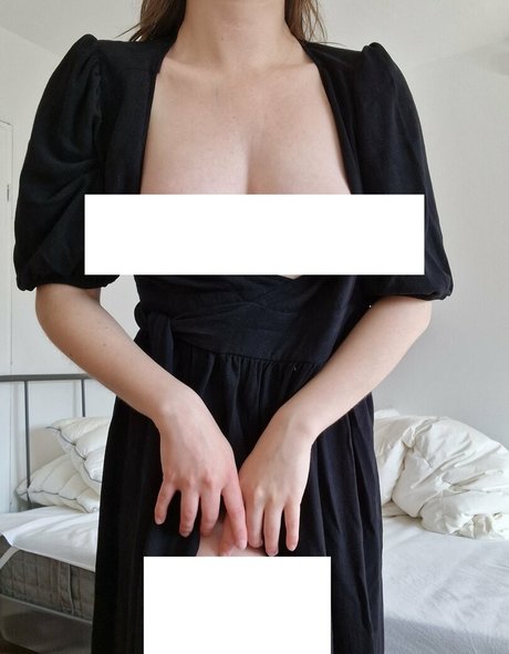 Alasti lekkinud OnlyFans-i pilt Favlibrarian