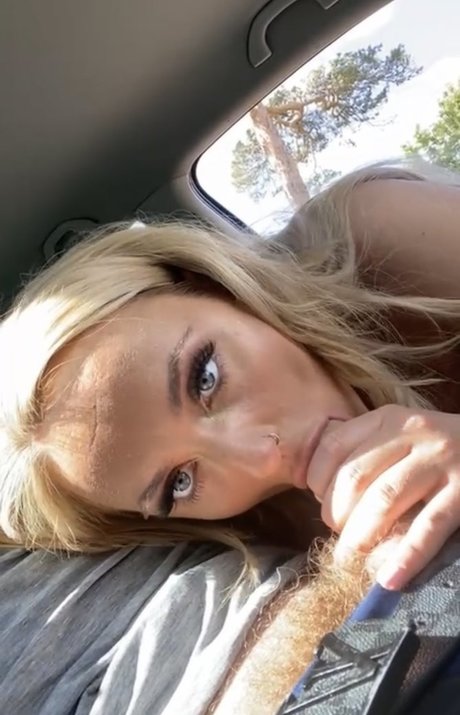 Nahá fotka uniklých OnlyFans od Caitlin Appleyard