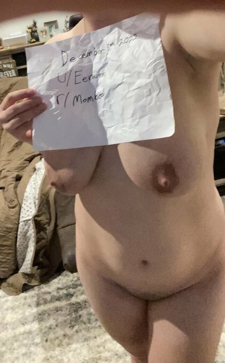 Naken läckt OnlyFans-bild av Eevalee