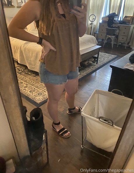 Hotwifepeachesfree