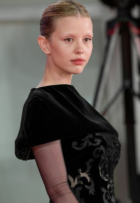 Nahá fotka uniklých OnlyFans od Mia Goth