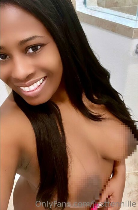 Foto nua vazada do OnlyFans de Justtennille