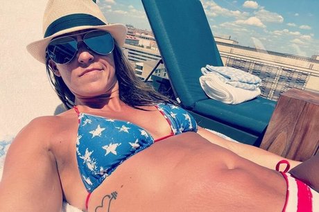 Nahá fotka uniklých OnlyFans od Bikinisquats