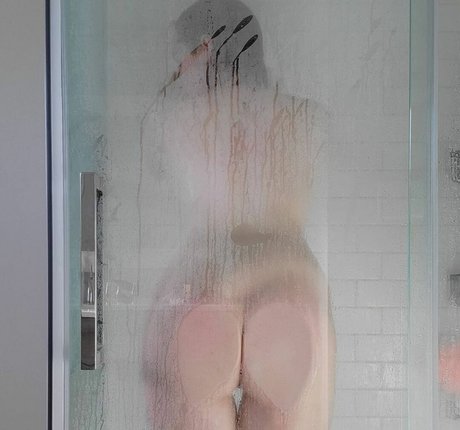 Nahá fotka uniklých OnlyFans od Lily Rogue