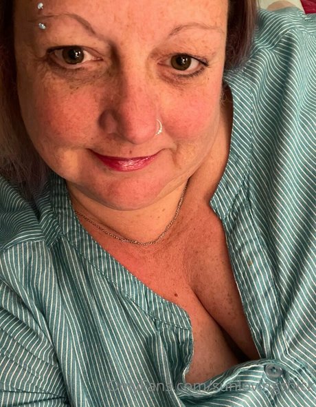 Nahá fotka uniklých OnlyFans od Sunlovingchick