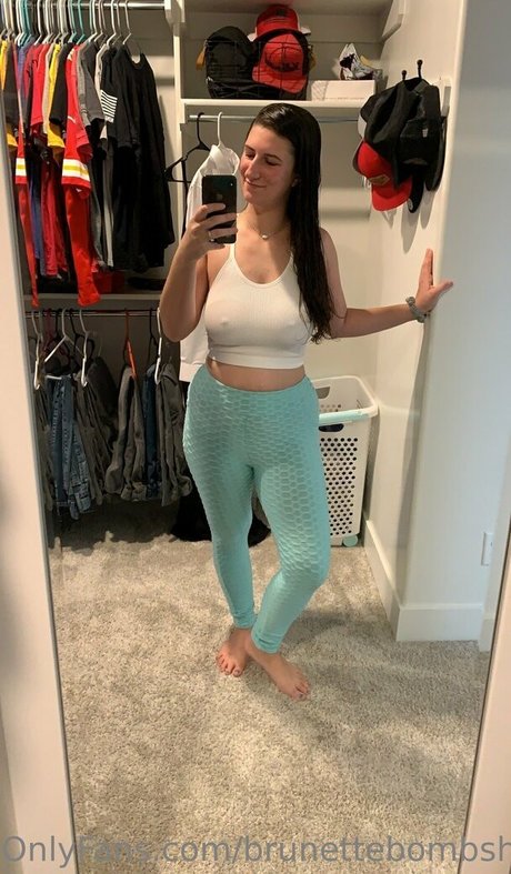 Brunettebombshell13