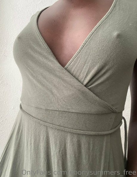 Naken lekkede OnlyFans-bilde av Ebonysummersfree