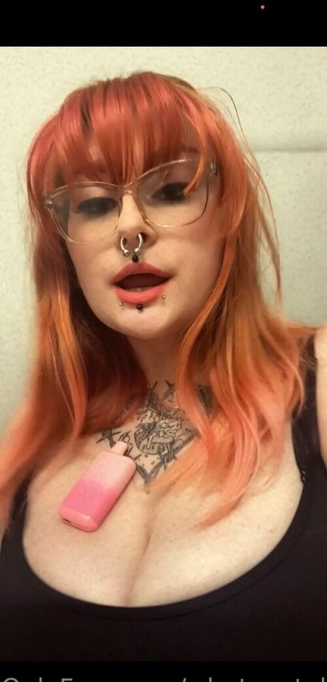 Nacktes geleaktes OnlyFans-Foto von Whatayatalkinabeet