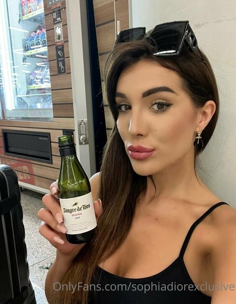 Обнаженная фотография утечки OnlyFans от Sophiadiorexclusive