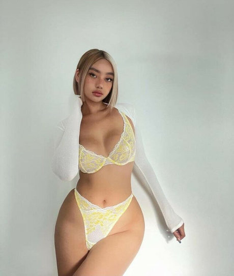 Naakte gelekte OnlyFans-foto van Nika Higashionna