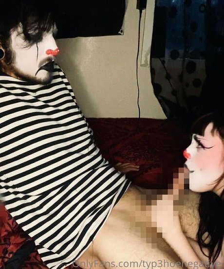Naken lekkede OnlyFans-bilde av Typ3hoenegative