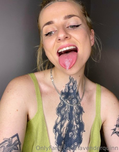 Naakte gelekte OnlyFans-foto van Lavenderquinn