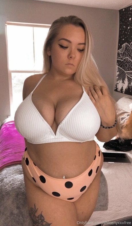 Naken läckt OnlyFans-bild av Chloenyxxx420