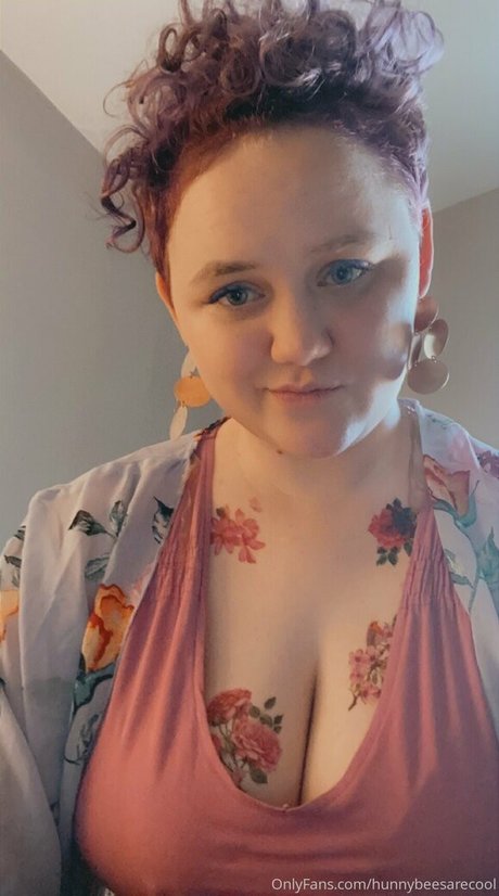 Nahá fotka uniklých OnlyFans od Hunnybeesarecool