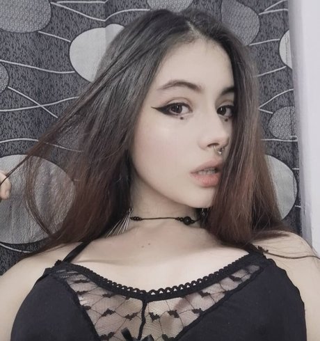Naakte gelekte OnlyFans-foto van Paraliamena