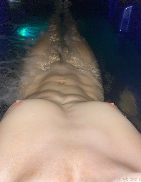 Teenytinyblondie