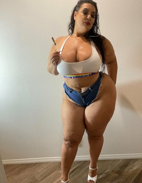 Nahá fotka uniklých OnlyFans od Briellabardot