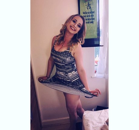 Naken lekkede OnlyFans-bilde av Ellie Cassidy