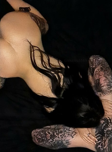 Naken läckt OnlyFans-bild av Adelezoraleefree