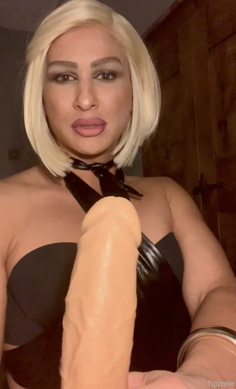 Naken läckt OnlyFans-bild av Missjizzelle
