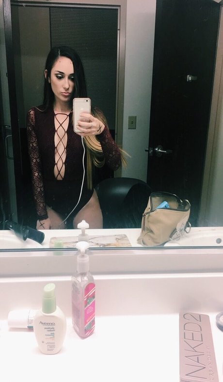 Nahá fotka uniklých OnlyFans od Leila Saltzman