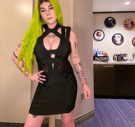 Naken lekkede OnlyFans-bilde av Ready To Glare
