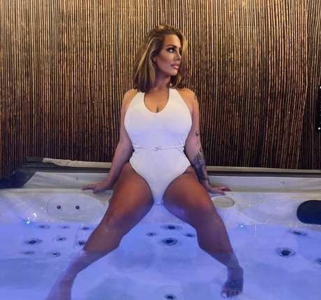 Naakte gelekte OnlyFans-foto van Victoria Love