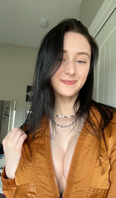 Naken lekkede OnlyFans-bilde av Orla Gracey