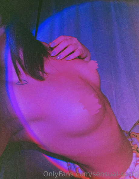 Naakte gelekte OnlyFans-foto van Sensualsushi