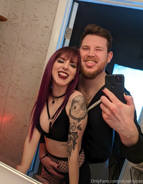Nahá fotka uniklých OnlyFans od Alyxeclypse