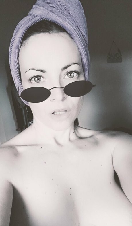 Naken lekkede OnlyFans-bilde av Mindfulwithrose